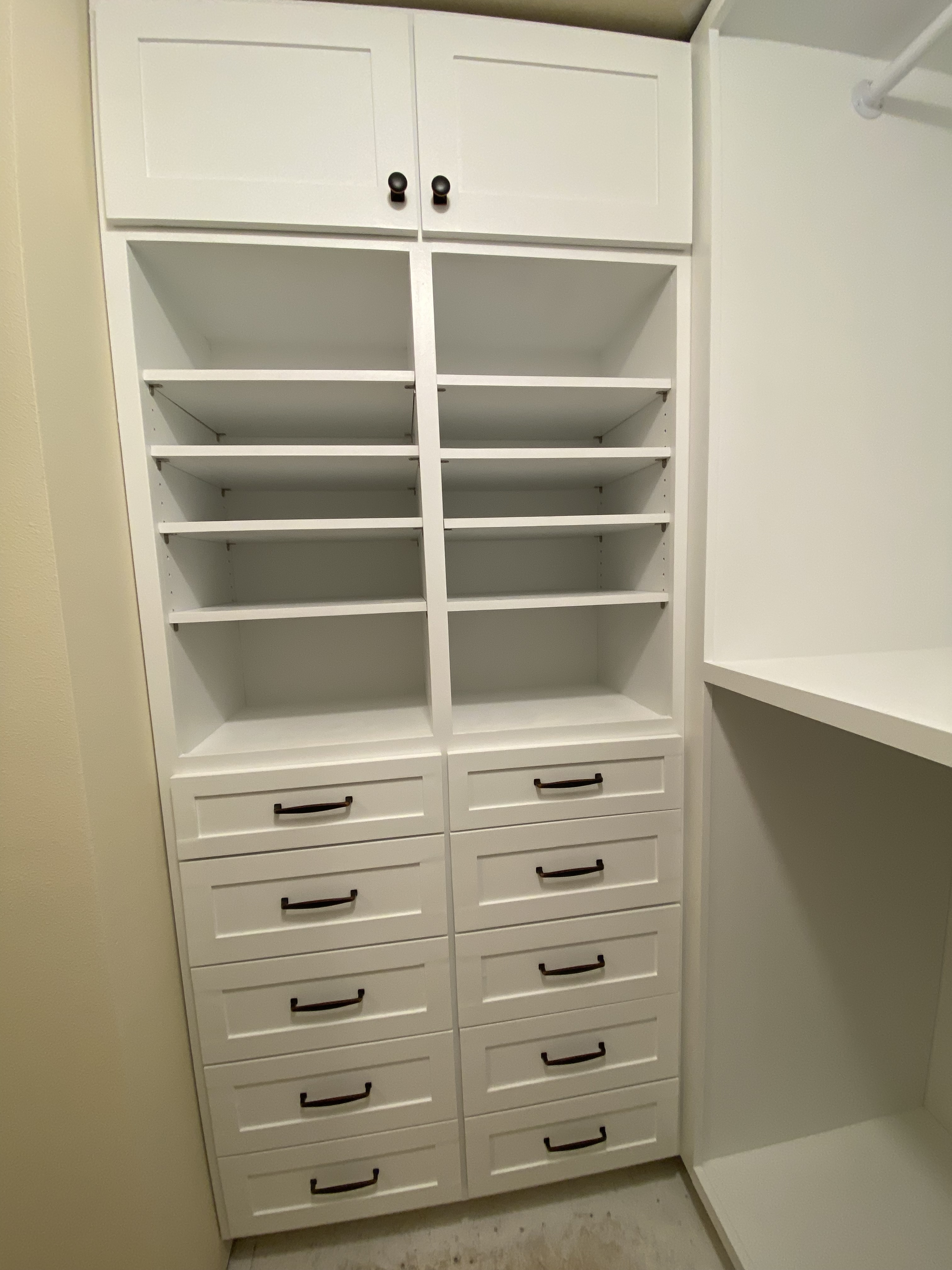 Walk-in closet 4